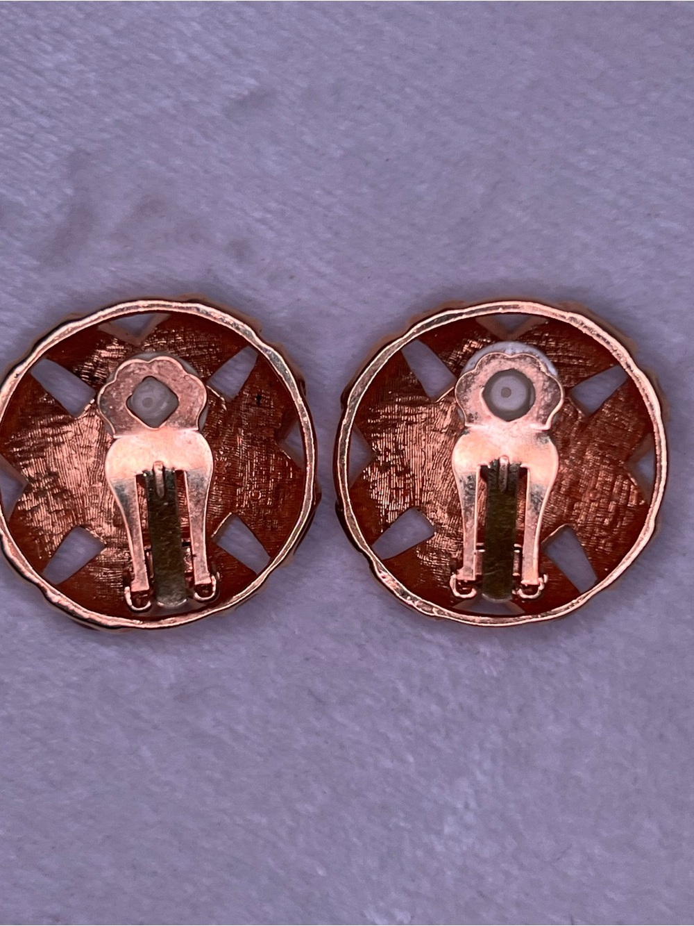 Avon Bold Basket Weave Clip On Earrings - Picture 3 of 4